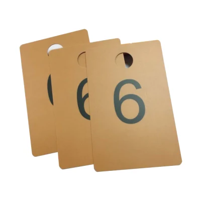 Etichette per abbigliamento in PVC personalizzate in fabbrica con carte numeriche, cartellini